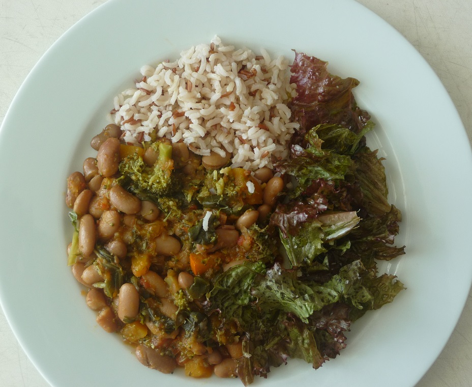 Prato de feijoada de vegetais